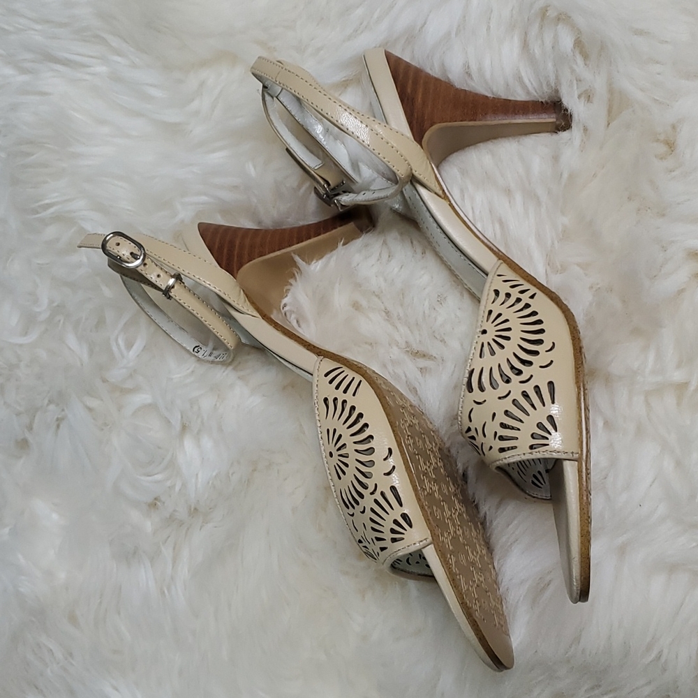 New Tibao Aucheho cut out sandals